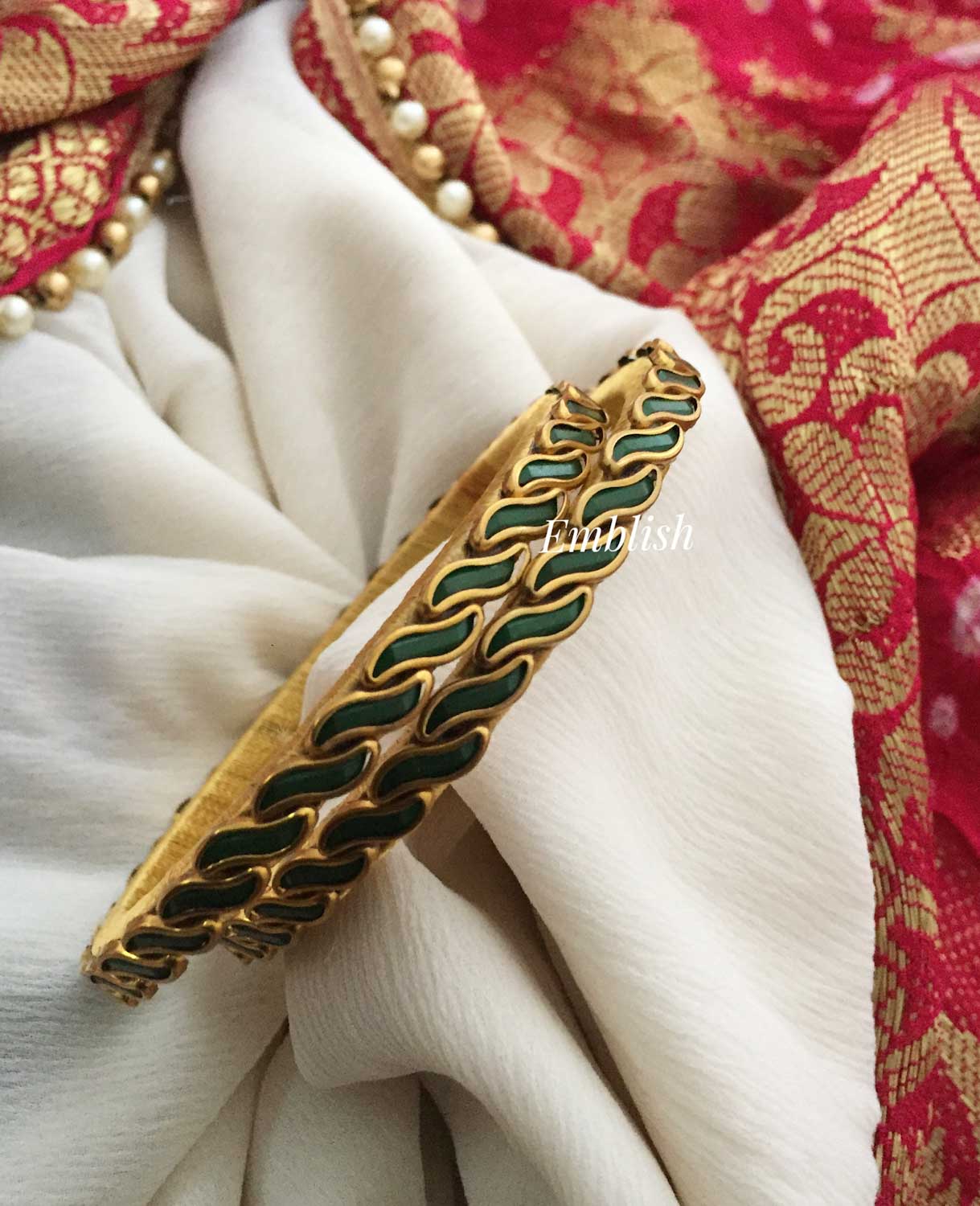 Silk thread stone best sale bangles